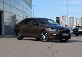 Подержанный автомобиль Skoda Rapid Liftback 2021 года (3 фото)