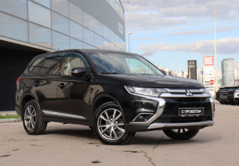 Подержанный автомобиль Mitsubishi Outlander 2015 года (3 фото)