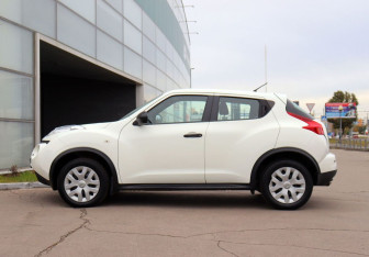 Подержанный автомобиль Nissan Juke 2013 года (8 фото)