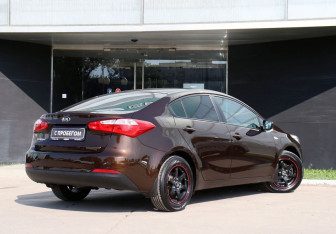 Подержанный автомобиль Kia Cerato Sedan 2015 года (5 фото)