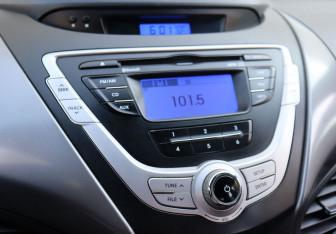 Подержанный автомобиль Hyundai Avante Sedan 2012 года (17 фото)