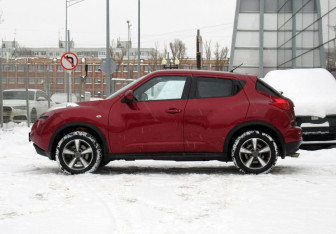 Подержанный автомобиль Nissan Juke 2011 года (8 фото)