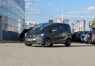 Подержанный автомобиль Honda Freed 2009 года (1 фото)