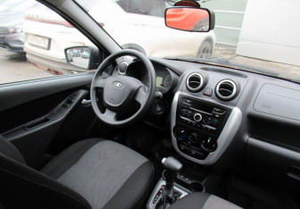 Подержанный автомобиль LADA (ВАЗ) Granta Liftback 2017 года (17 фото)