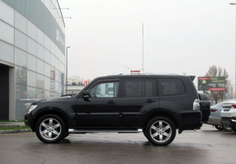 Подержанный автомобиль Mitsubishi Pajero 2008 года (8 фото)