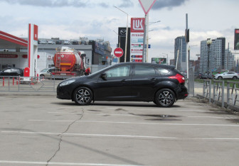 Подержанный автомобиль Ford Focus Hatchback 2011 года (8 фото)