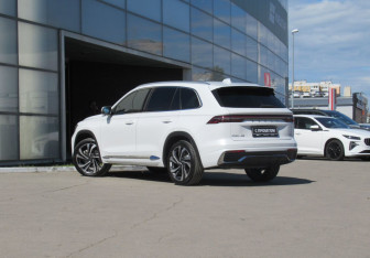Подержанный автомобиль Geely Monjaro 2024 года (7 фото)