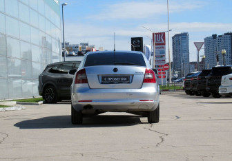 Подержанный автомобиль Skoda Octavia Liftback 2010 года (6 фото)