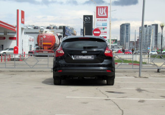 Подержанный автомобиль Ford Focus Hatchback 2011 года (6 фото)