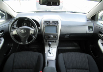 Подержанный автомобиль Toyota Corolla Sedan 2007 года (20 фото)