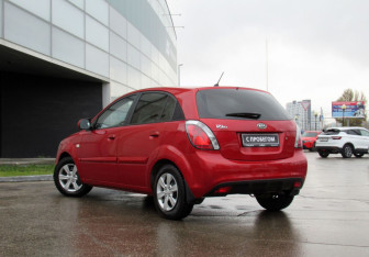 Подержанный автомобиль Kia Rio Hatchback 2010 года (7 фото)