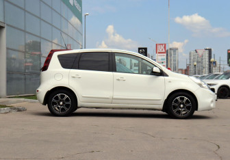 Подержанный автомобиль Nissan Note 2013 года (4 фото)