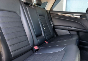 Подержанный автомобиль Ford Fusion (North America) 2016 года (10 фото)