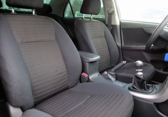 Подержанный автомобиль Toyota Corolla Sedan 2012 года (12 фото)