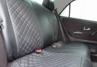 Подержанный автомобиль Mitsubishi Carisma Sedan 2003 года (10 фото)