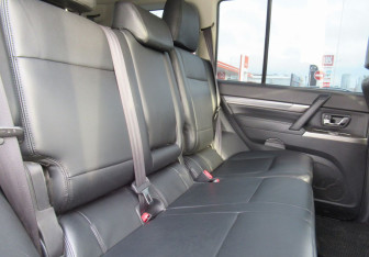 Подержанный автомобиль Mitsubishi Pajero 2021 года (19 фото)