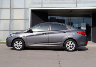 Подержанный автомобиль Hyundai Solaris Sedan 2011 года (8 фото)