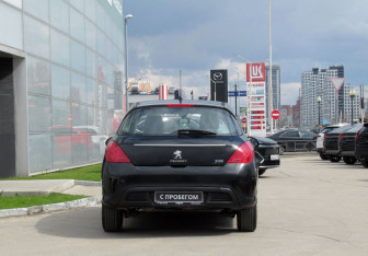 Подержанный автомобиль Peugeot 308 Hatchback 2011 года (6 фото)