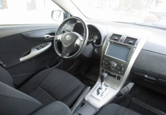 Подержанный автомобиль Toyota Corolla Sedan 2007 года (19 фото)