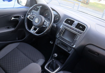 Подержанный автомобиль Volkswagen Polo Sedan 2018 года (12 фото)