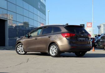 Подержанный автомобиль Kia Ceed Wagon 2017 года (7 фото)