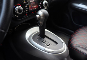 Подержанный автомобиль Nissan Juke 2011 года (17 фото)