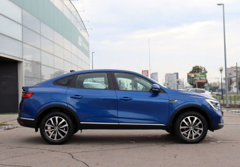 Подержанный автомобиль Renault Arkana 2022 года (4 фото)
