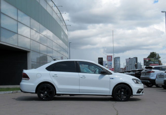 Подержанный автомобиль Volkswagen Polo Sedan 2017 года (4 фото)