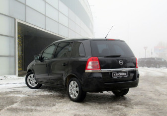Подержанный автомобиль Opel Zafira Compactvan 2011 года (7 фото)