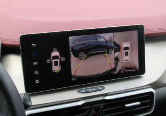 Подержанный автомобиль Geely Coolray 2023 года (14 фото)