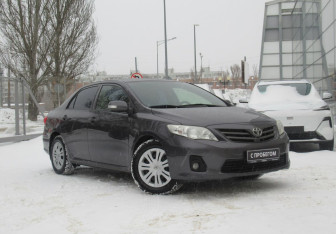 Подержанный автомобиль Toyota Corolla Sedan 2011 года (3 фото)