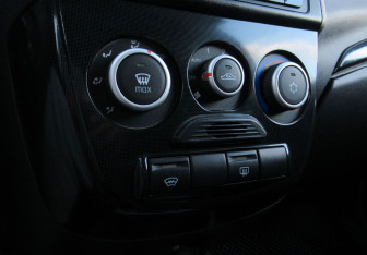 Подержанный автомобиль LADA (ВАЗ) Kalina Hatchback 2013 года (17 фото)