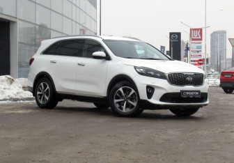 Подержанный автомобиль Kia Sorento 2018 года (3 фото)