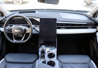 Подержанный автомобиль Geely Atlas 2024 года (12 фото)
