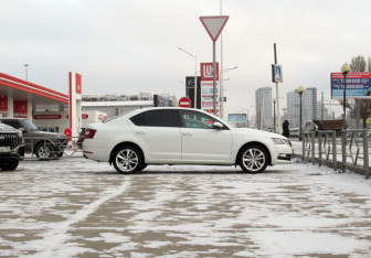 Подержанный автомобиль Skoda Octavia Liftback 2018 года (4 фото)