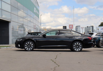 Подержанный автомобиль Audi A6 Sedan 2019 года (8 фото)