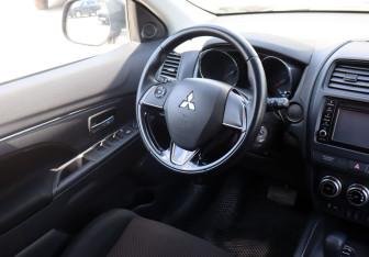 Подержанный автомобиль Mitsubishi ASX 2021 года (16 фото)