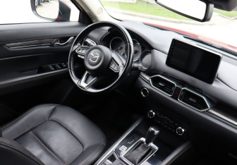 Подержанный автомобиль Mazda CX-5 2017 года (12 фото)