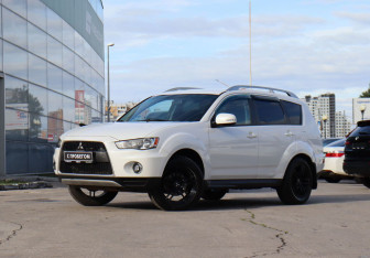 Подержанный автомобиль Mitsubishi Outlander 2010 года (20 фото)