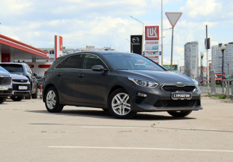 Подержанный автомобиль Kia Ceed Hatchback 2019 года (3 фото)
