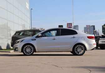 Подержанный автомобиль Kia Rio Sedan 2016 года (8 фото)