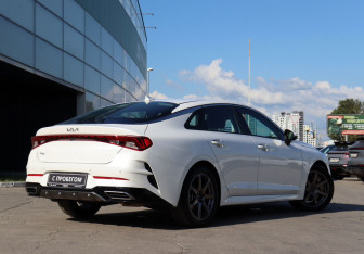 Подержанный автомобиль Kia K5 2022 года (5 фото)