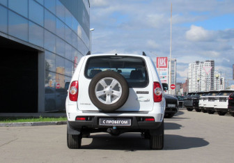 Подержанный автомобиль Chevrolet Niva 2014 года (6 фото)