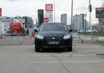 Подержанный автомобиль Ford Focus Hatchback 2011 года (2 фото)