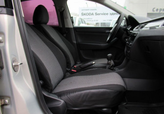 Подержанный автомобиль Skoda Rapid Liftback 2014 года (10 фото)