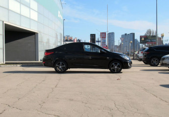 Подержанный автомобиль Hyundai Solaris Sedan 2013 года (4 фото)