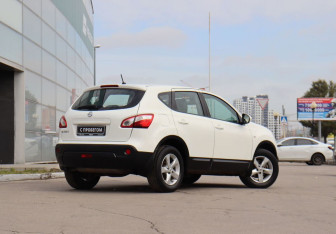 Подержанный автомобиль Nissan Qashqai 2012 года (5 фото)