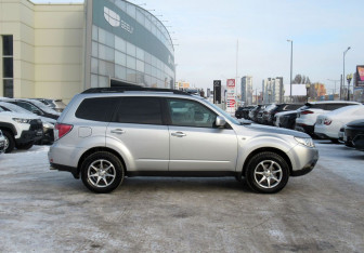 Подержанный автомобиль Subaru Forester Suv 2008 года (4 фото)