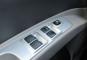 Подержанный автомобиль Mitsubishi Pajero Sport 2011 года (11 фото)