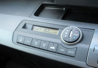 Подержанный автомобиль Honda Freed 2009 года (13 фото)